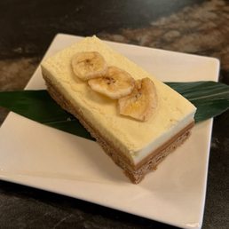 Banana miso bar exceptional choice it's a banana base pudding at the top layered with caramel and on the bottom banana bread 10/10 Banana miso bar exceptional choice it's a banana base pudding at the top layered with caramel and on the bottom banana bread 10/10
