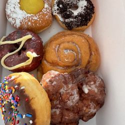 Lil Donut Factory - Half dozen variety