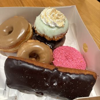 Randy's Donuts - Donuts Near Me - Costa Mesa, California Randy's Donuts - Donuts Near Me - Costa Mesa, California