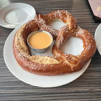 VUE Bar + Restaurant - Pretzel with cheese - Bars Near Me - Long Beach, California