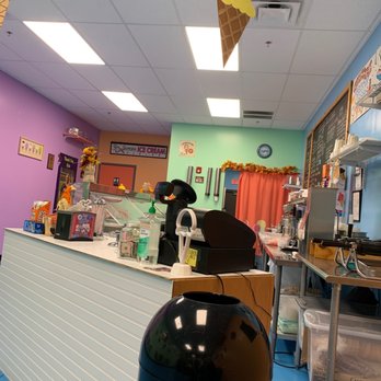 Scoops Ice Cream Parlor - Ice Cream & Frozen Yogurt Near Me - Pigeon Forge, Tennessee Scoops Ice Cream Parlor - Ice Cream & Frozen Yogurt Near Me - Pigeon Forge, Tennessee
