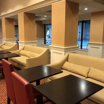 Penn Wells Lodge - Sitting for breakfast or whatever - Hotels Near Me - Wellsboro, Pennsylvania