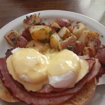 Red Apple Cafe - Eggs Benedict traditional - Breakfast & Brunch Near Me - Watsonville, California