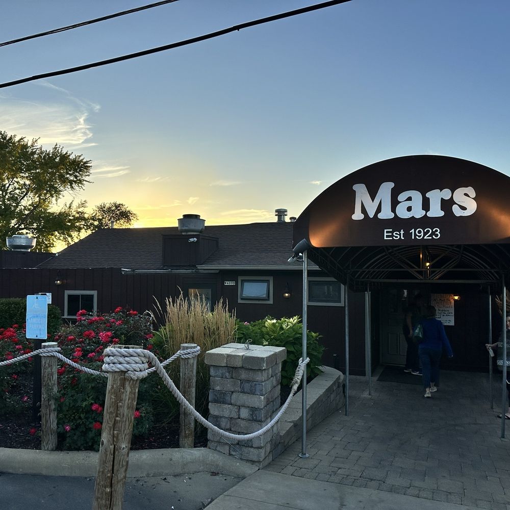 Mars Resort - American Near Me - Lake Geneva, Wisconsin