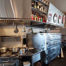 Toto's Pizzeria & Restaurant - Belmont - Toto's oven... here is where it happens.