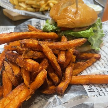 Barrelhouse 101 - Classic Cheeseburger with Sweet Potato Fries - American Near Me - Ventura, California Barrelhouse 101 - Classic Cheeseburger with Sweet Potato Fries - American Near Me - Ventura, California
