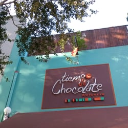 El cartel, en la entrada