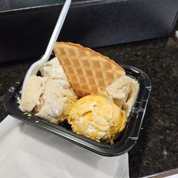 Small Batch Creamery - 4 Mini Scoops - Ice Cream & Frozen Yogurt Near Me - St. Petersburg, Florida Small Batch Creamery - 4 Mini Scoops - Ice Cream & Frozen Yogurt Near Me - St. Petersburg, Florida