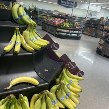 Food Lion Store 2636 - bananas on display - Grocery Near Me - Midlothian, Virginia