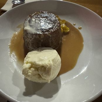 Fete - Sticky pudding - New American Near Me - Honolulu, Hawaii