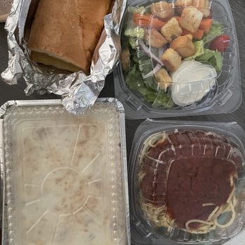 Giovanni's - Chicken Giovanni with side spaghetti, garlic bread, and side salad - Italian Near Me - Beaverton, Oregon