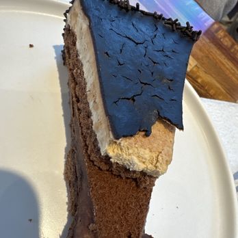 C'est La Vie Bakery & Cafe - Slice of cake - stale, dry - Coffee & Tea Near Me - Duluth, Georgia