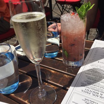 Tuttons Brasserie - Cocktails in Covent Garden - Brasseries Near Me - London, XGL
