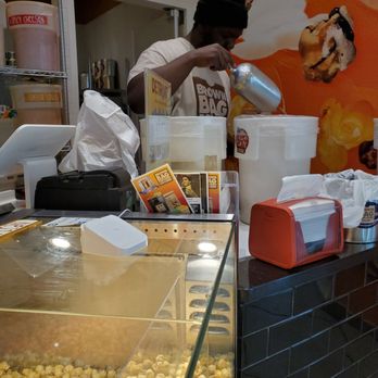 Brown Bag Popcorn - Dewon making up My 3 popcorn bags on Wednesday 11/15/2023 - Popcorn Shops Near Me - Troy, Michigan