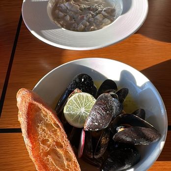 Ray's Boathouse - PNW mussels - IG @bougiefoodieboi - New American Near Me - Seattle, Washington