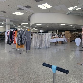 Outlet ABL - Big store - Outlet Stores Near Me - Chino, California