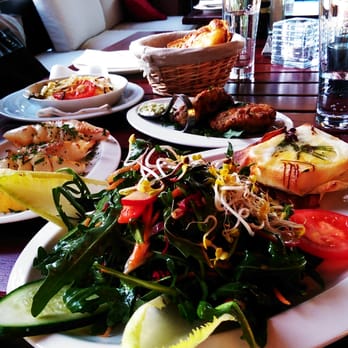Fährhaus - Hauptspeise aus mehreren "Häppchen" zusammengestellt. Alle qualitativ äußerst hochwertig und lecker - Wine Bars Near Me - Cologne, NW