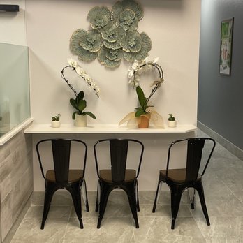 Moge Tee - Seating area - Bubble Tea Near Me - San Diego, California