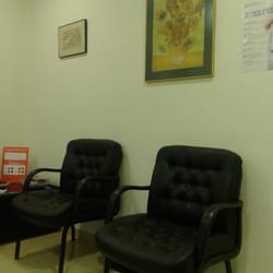 Clínica Dermatológica Hernández - Sillones individuales de la sala de espera
