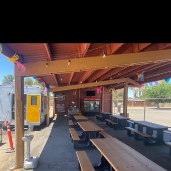 Zazue Tacos - Dining area in the shade. - Tacos Near Me