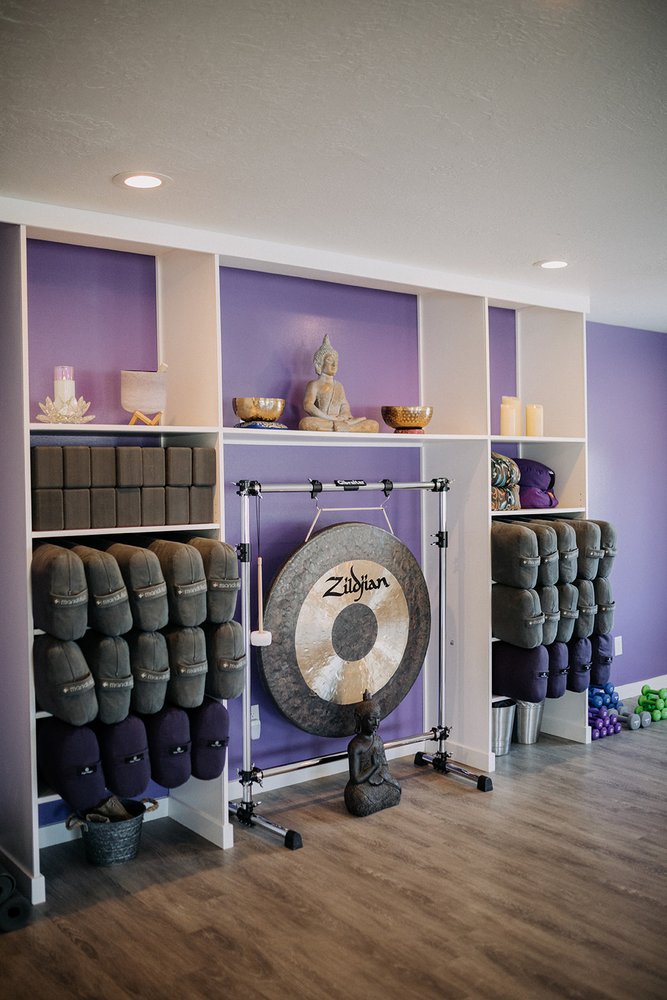 Divine Yoga Studios Logo