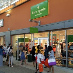 kate spade new york outlet - Big line just to get in!