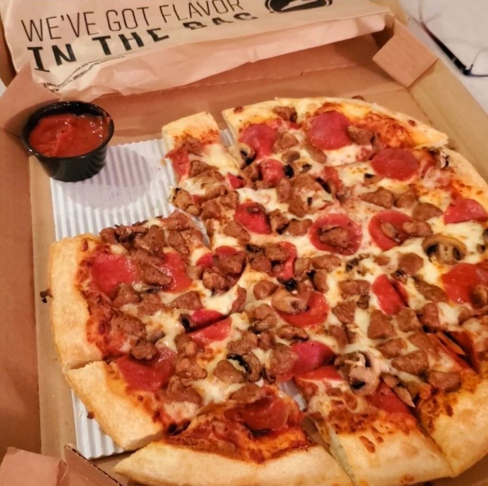 PIZZA HUT Updated August 2024 12 Photos & 42 Reviews 3149 SW