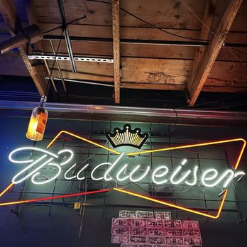 Callahan’s Pub - Wall - New American Near Me - Fullerton, California