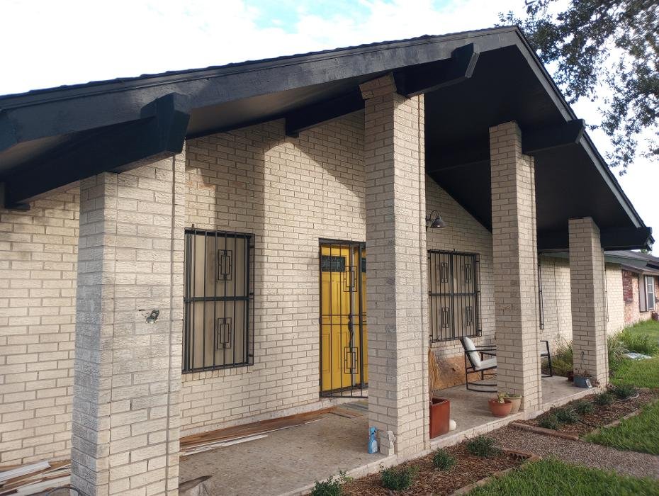 Slide of Lone Star Roofing N Solar