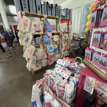 Twiggy - Gift Shops Near Me - Honolulu, Hawaii Twiggy - Gift Shops Near Me - Honolulu, Hawaii