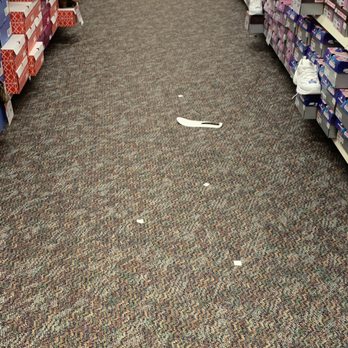 Shoe Carnival - I guess no employees saw this. - Shoe Stores Near Me - Baton Rouge, Louisiana Shoe Carnival - I guess no employees saw this. - Shoe Stores Near Me - Baton Rouge, Louisiana