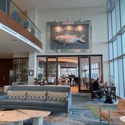 Opal Sands Resort & Spa - Part of lobby near restaurant