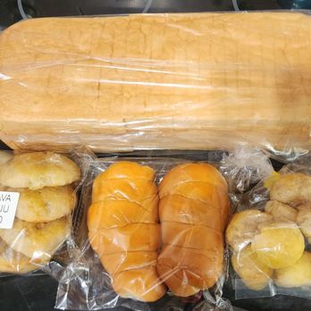Manny's Bakeshop & Restaurant - Our whole purchase (starting clockwise) - loaf of bread, onion hopia, hot dog, and guava manju. - Bakeries Near Me - Waipahu, Hawaii