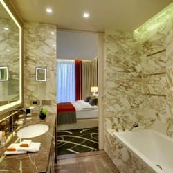 Waldorf Astoria Spa - Badezimmer eines Deluxe Zimmers