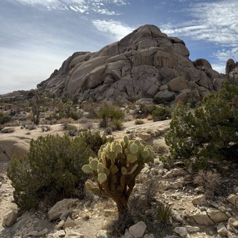 Split Rock Trail - Parks Near Me - Twentynine Palms, California