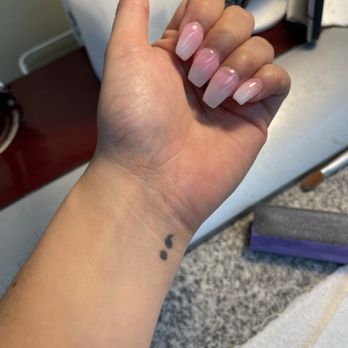 Vicky Nails - Ombré nails - Nail Salons Near Me - Burlingame, California