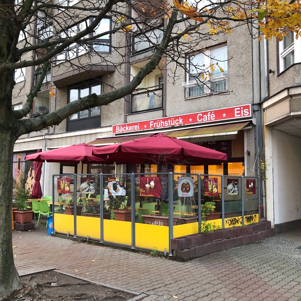 Bich-Ha - Outside sitting area. They have Orange Juice Machine inside. - Cafes Near Me - Berlin, BE