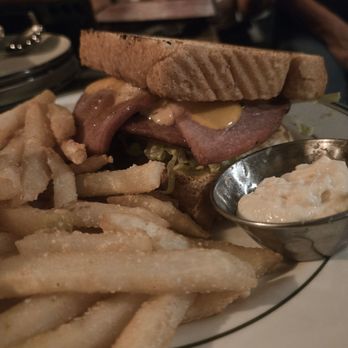 Künstler Brewing - Fried bologna - Brewpubs Near Me - San Antonio, Texas Künstler Brewing - Fried bologna - Brewpubs Near Me - San Antonio, Texas
