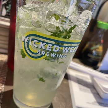 Papa's Raw Bar - Cheers. - Seafood Near Me - Lighthouse Point, Florida