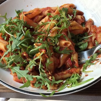 Pizza Express - Vegan pasta with bell peppers and arugula - Pizza Near Me - London, XGL