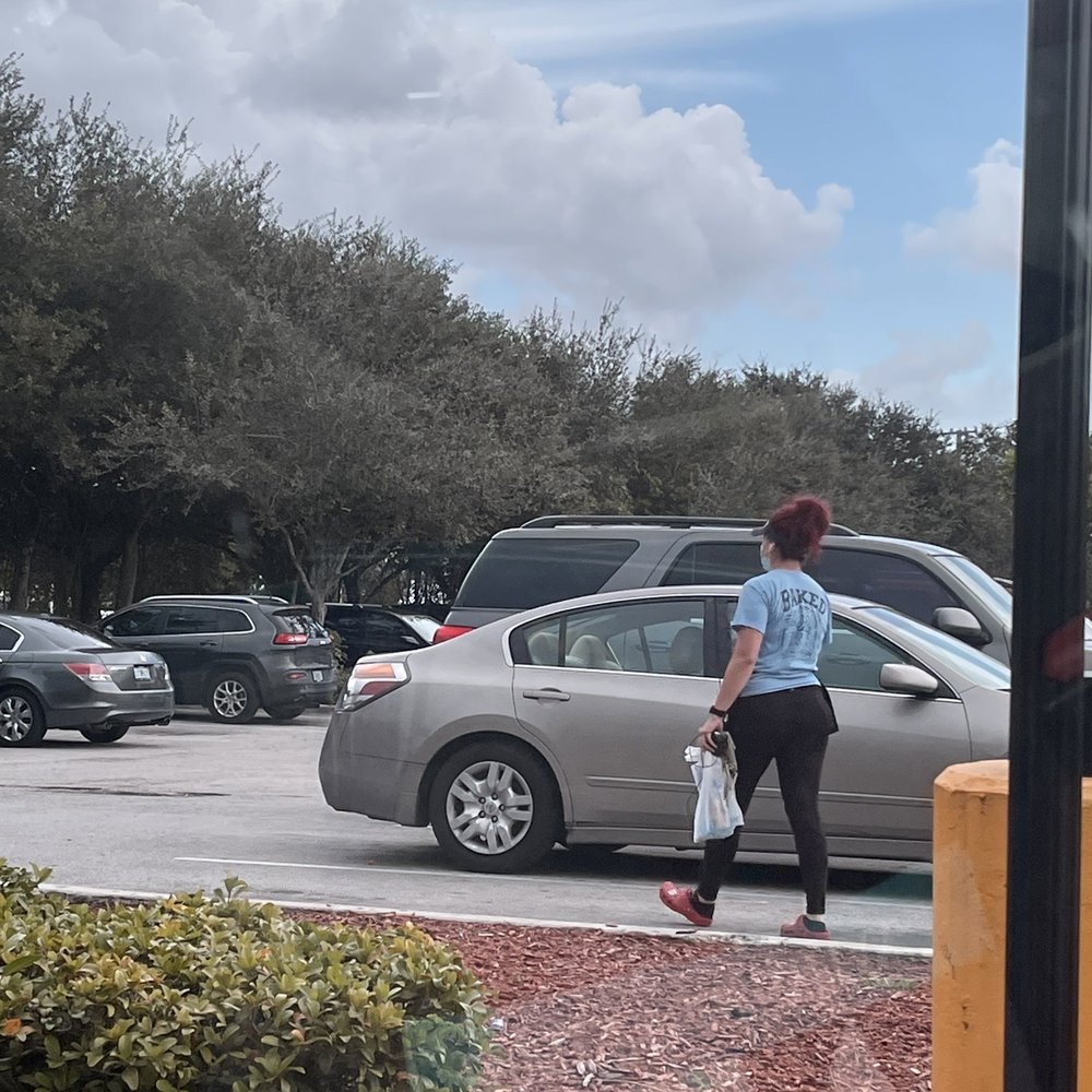 Auntie Anne's - This is the unprofessional personnel - Pretzels Near Me - Miramar, Florida