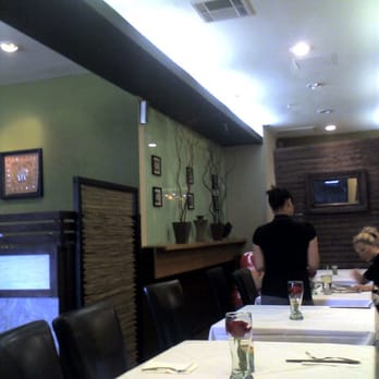 Greenview Thai - Restaurant - big TV is viewable in opposite mirror - Thai Near Me - Los Angeles, California