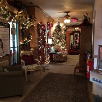 Ardmore Cafe - christmas decorations in the lobby - Cafes Near Me - St. Clair Shores, Michigan