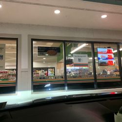 7-Eleven - Store Front