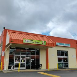 Kaneohe Shopping Center - Tea Home and the laundromat are in the same building as Kizuna Sushi Bar and Grill