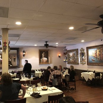 Gelone Restaurant - Inside one the main rooms, so you can see the decor - Italian Near Me - Lyndhurst, New Jersey Gelone Restaurant - Inside one the main rooms, so you can see the decor - Italian Near Me - Lyndhurst, New Jersey