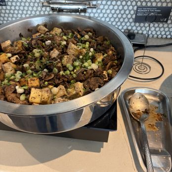 Air Canada Maple Leaf Lounge - Airport Lounges Near Me - Mississauga, Ontario
