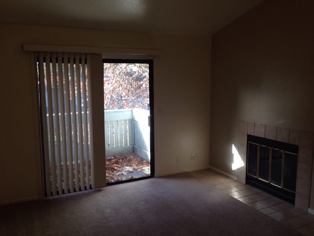 CAPTAINS TABLE APARTMENTS Updated October 2024 1020 Captains Table