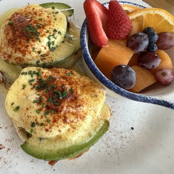 Water Oak Cafe & Bakery - Water Oak Benny - bacon, spinach, avocado, English muffin, poached eggs, hollandaise sauce - Patisserie/Cake Shop Near Me - Webster, Texas Water Oak Cafe & Bakery - Water Oak Benny - bacon, spinach, avocado, English muffin, poached eggs, hollandaise sauce - Patisserie/Cake Shop Near Me - Webster, Texas