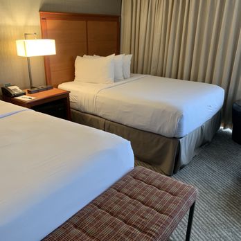Eaglewood Resort and Spa - Standard room with 2 queens. - Resorts Near Me - Itasca, Illinois Eaglewood Resort and Spa - Standard room with 2 queens. - Resorts Near Me - Itasca, Illinois